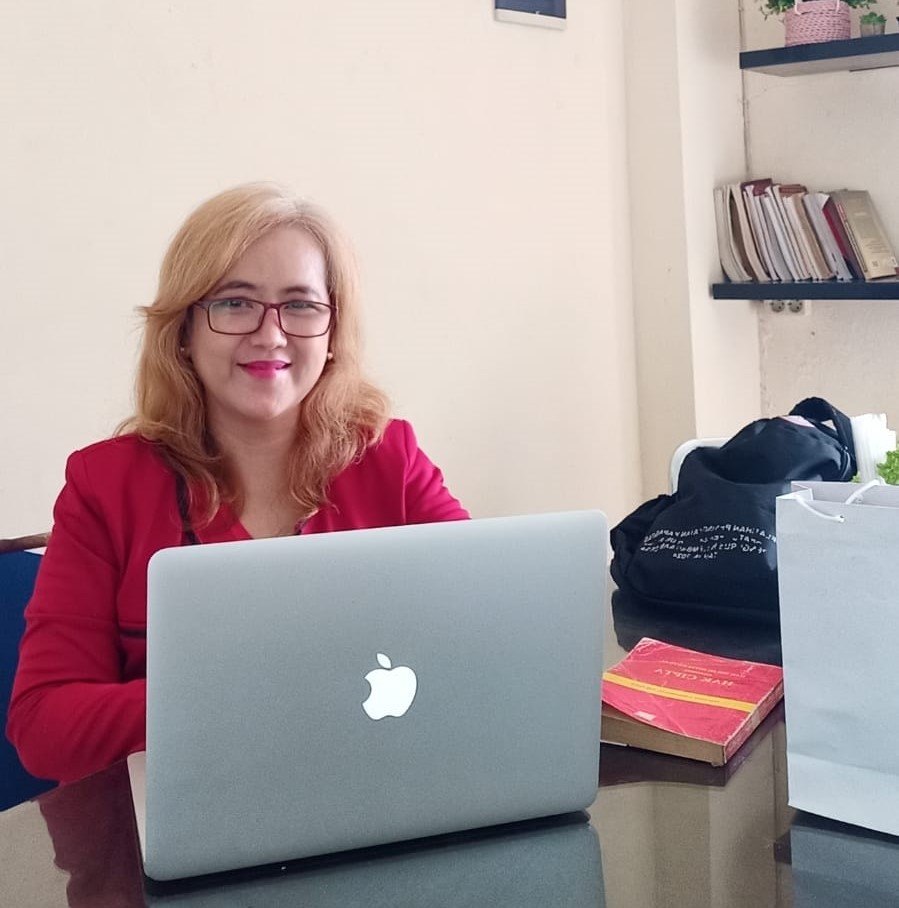 Yenny Saputri, S.H.